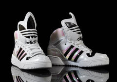 adidas Originals Metro Attitude Logo